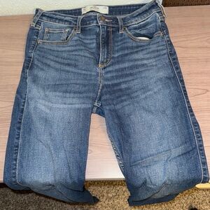 Hollister Curvy Mid Rise Boot Jean - 8R (29W)